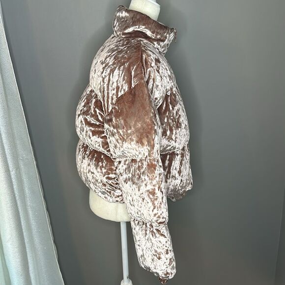 Fabletics  Wander Crushed Velour Cropped Puffer Jacket NWT Size Large Neutral - Picture 6 of 9